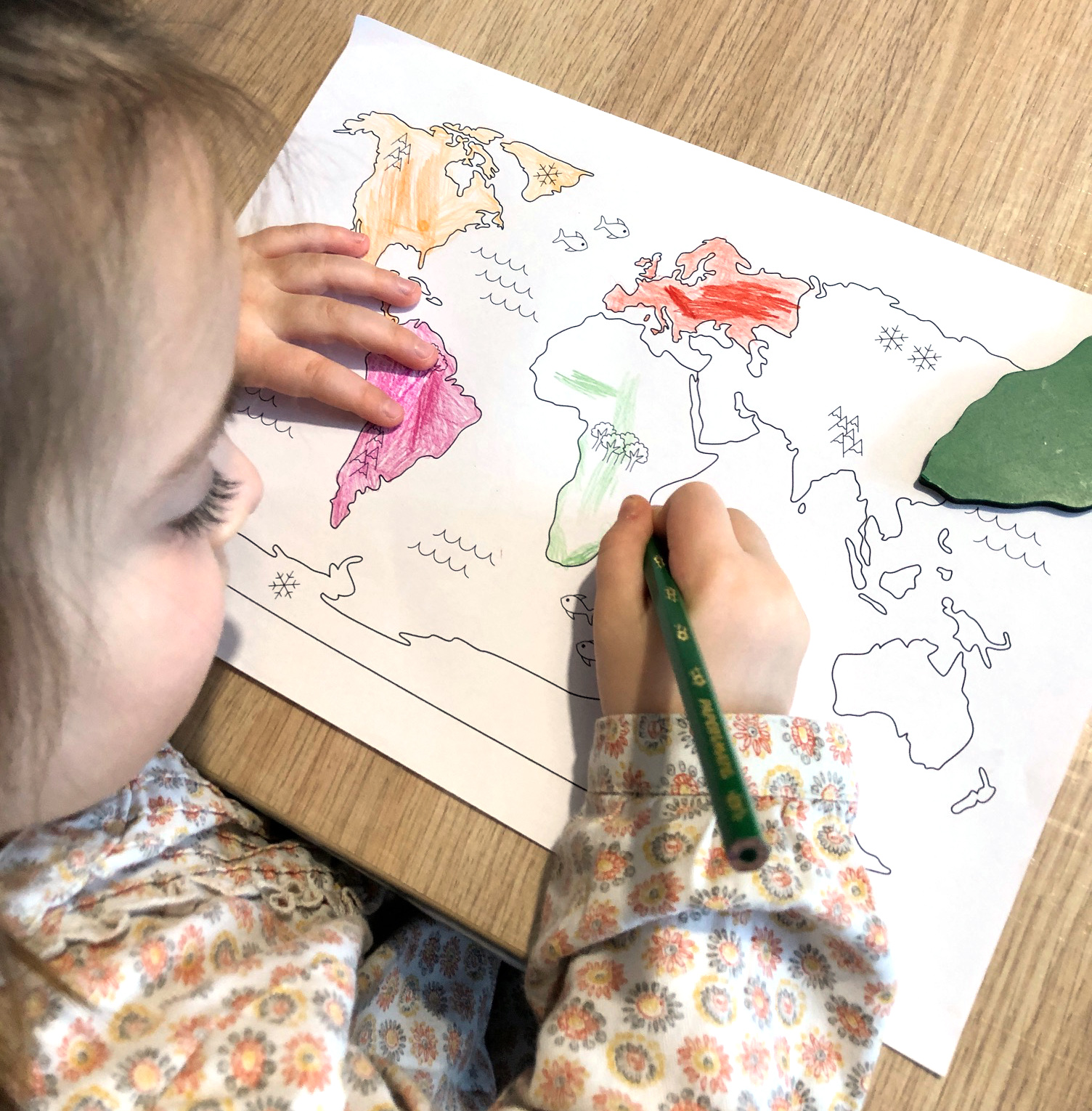 Planisphère à colorier les continents et les océans maternelle primaire apprentissage